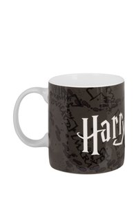 Tazza in ceramica con un esterno nero lucido, caratterizzata da testo bianco "Harry." Progettata con motivi fantasiosi e un manico ergonomico.