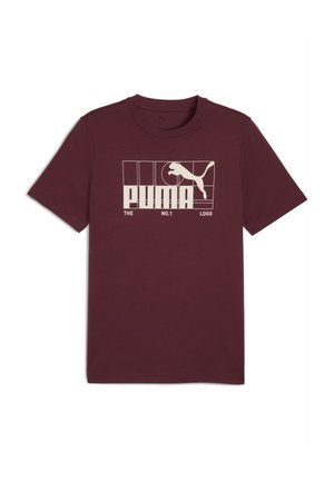 Bordeaux bomulds-t-shirt med et creamfarvet Puma-logo og grafisk design på fronten. Korte ærmer og rund hals.