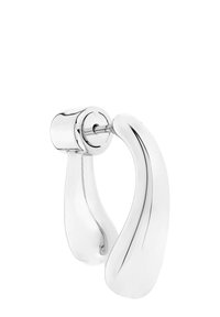 Silverhänge i form av en böjd, glansig design med en cirkulär fästö. Slät yta med en lätt indentering på ytan.
