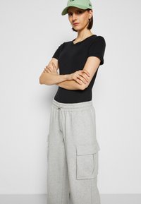 Esprit CREW - T-shirt basique - black