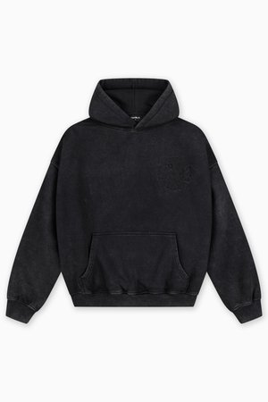 Μαύρο φούτερ με κουκούλα, με υφή, μπροστινή τσέπη και άνετη εφαρμογή. Διαθέτει ανάγλυφο σχέδιο στο στήθος. Κατασκευασμένο από βαμβακερό μείγμα υφασμάτων.