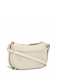 Bolso de cuero beige tipo bandolera con forma curva, dos compartimentos con cremallera y una correa desmontable; presenta una textura elegante y un diseño minimalista.