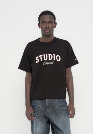 JORUPSTATE TYPO FRONT TEE  - T-shirt imprimé - black