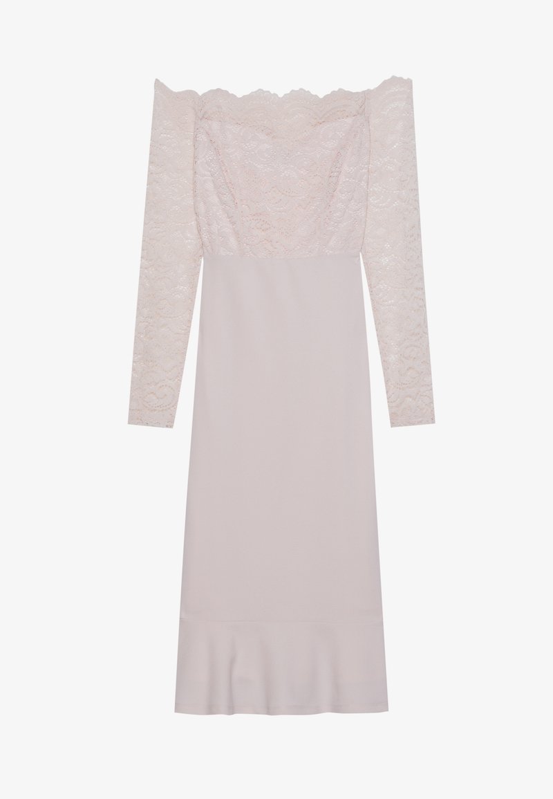 Φόρεμα με ανοιχτούς ώμους και μακριά μανίκια, φτιαγμένο από ελαφρύ ροζ δαντέλας και λαμπερού υφάσματος, με φαρδύ στρίφωμα και περίπλοκες λεπτομέρειες δαντέλας στο μπούστο.