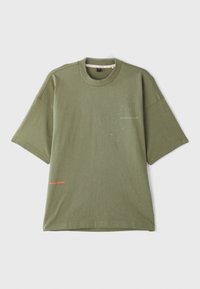 ADI365 HERMANOS KOUMORI TEE  UNISEX - Majica kratkih rukava s printom - olive strata