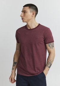 11 Project PRG√∂RAN - T-shirt basic