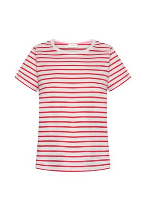 Hvid T-shirt med korte ærmer, jævnt fordelt med tynde røde horisontale striber og rund halsudskæring, vist på en ensfarvet baggrund.