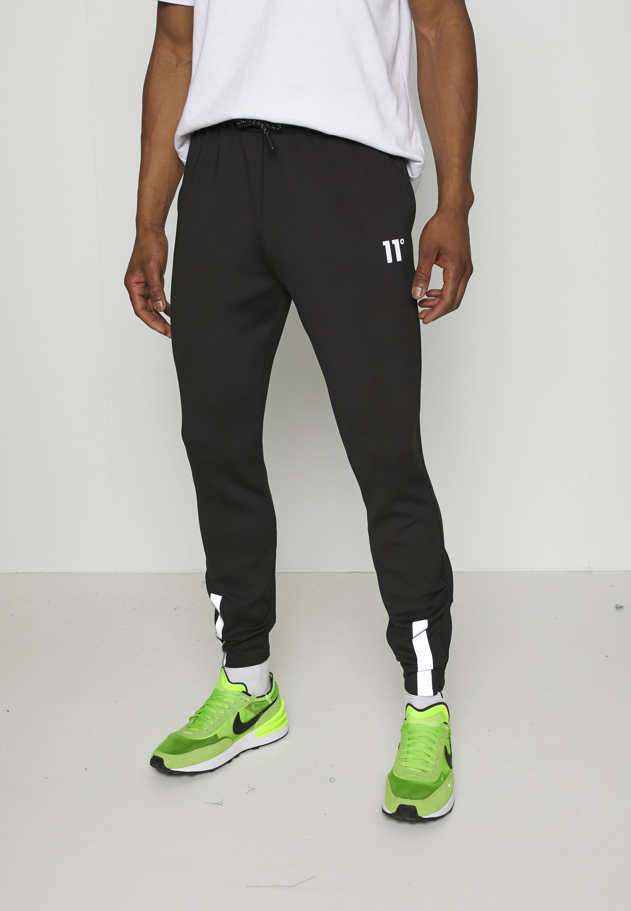 11 DEGREES TRACK PANTS - Trainingsbroek - black/silver/Zwart - Zalando.nl