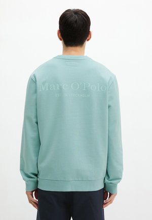 LONG SLEEVE NECKTRIMMING, ARTWORK ON BACK, BADGE ON CHEST - Sweatshirt - midnight moss