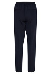 Pantalon bleu marine à coupe décontractée, taille élastique et deux poches arrière. Tissu lisse avec un design uni et forme fuselée des jambes.