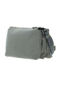 Sac bandoulière rectangulaire en tissu gris avec un motif texturé. Dispose d'une fermeture éclair et d'une sangle réglable. Design compact et moderne.