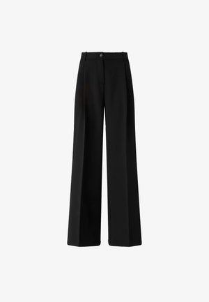 Pantaloni neri a gamba larga realizzati in tessuto liscio con vestibilità strutturata. Presentano una chiusura con bottone e tasche laterali. Design con fronte piatto.