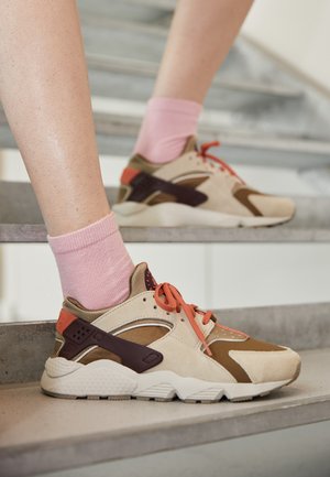 Trainers - beige