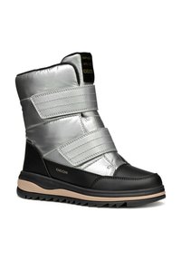 Botas de invierno impermeables en negro y plateado con correas de Velcro, parte superior acolchada, suela de goma texturizada y un interior acolchado para mantener el calor.