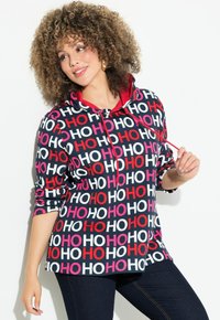 Felpa con cappuccio caratterizzata da un motivo "HO" in nero, rosso e rosa, dotata di stringa di regolazione e texture morbida, maniche lunghe e vestibilità comoda.