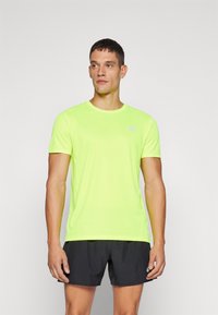 ASICS CORE TOP - Camiseta deportiva - safety yellow