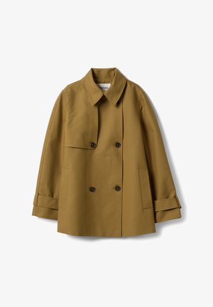 Double-breasted camel brown short trench coat with wide collar, front storm flap, side pockets, and adjustable strap cuffs.