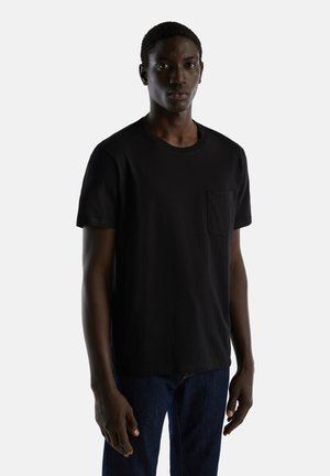 United Colors of Benetton SHORT-SLEEVED CREW NECK WITH POCKET TAG ON THE SIDE - Camiseta básica - black