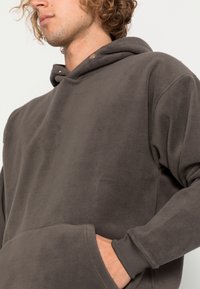 Redefined Rebel JAGGER UNISEX różowy melanż