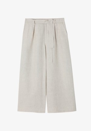 Világos bézs, bő szárú nadrág lenvászonból, amelyhez az övénél egy azonos anyagú masni tartozik, sima tapintású és apró varrás részletekkel rendelkezik.