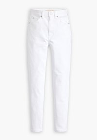 Jeans blancos de corte slim con botón delantero y cremallera, diseño de cinco bolsillos y detalles de remaches plateados.