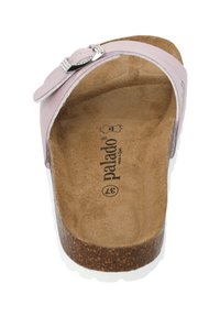 Sandalia de cuero rosa claro con una hebilla plateada, plantilla de corcho y suela blanca. Cuenta con una plantilla texturizada y el logo de la marca. Talla 37.