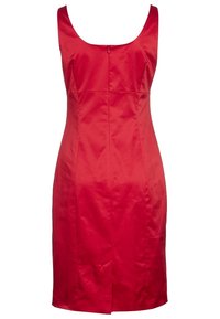 Rode aansluitende jurk van gladde stof, met een ronde hals, een rits aan de achterkant en een knie-lange zoom met een achterste vents voor gemakkelijke beweging.