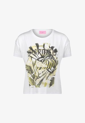 Biała bawełniana koszulka z graficznym nadrukiem zielonych i czarnych liści oraz napisem "INSPIRACJA PRZYRODĄ" w srebrnych akcentach.