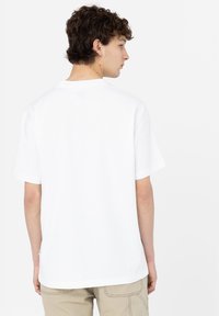 White short-sleeve t-shirt, regular fit, made of cotton. Smooth texture, crew neck, minimal design with no logos or patterns.