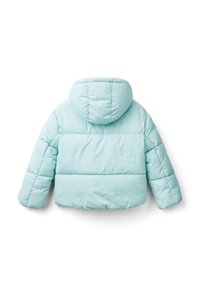 Světle modrá péřová bunda s kapucí. Obsahuje vodorovné švy, mírně zkrácenou délku a hladký, lesklý povrch.