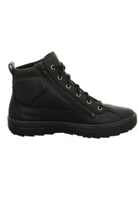 Scarpe alte in pelle nera con finitura testurizzata, dotate di lacci, una cerniera laterale e una suola spessa in gomma. Dettagli di design minimal.