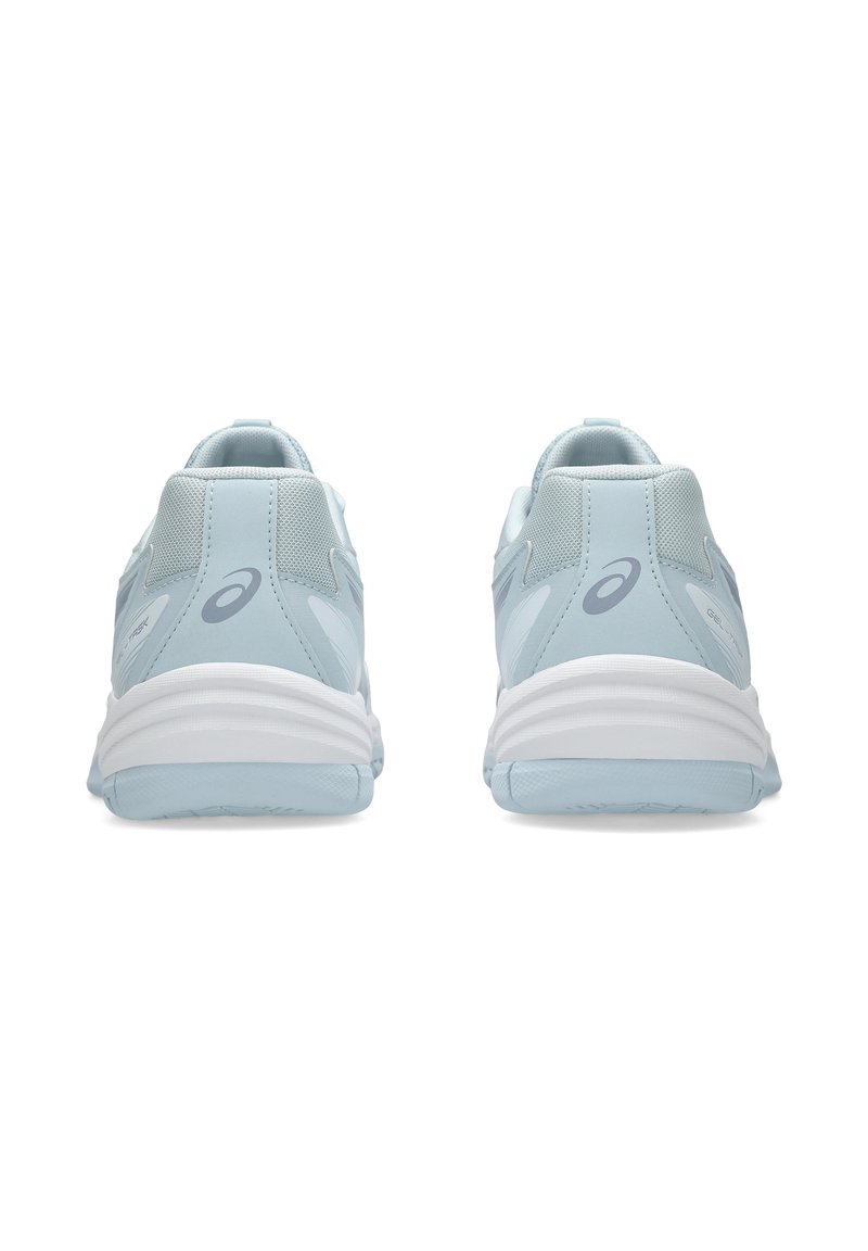 Scarpe da ginnastica azzurro chiaro con tomaia in rete, suola ammortizzata e dettagli bianchi. Presentano un logo distintivo sul tallone.