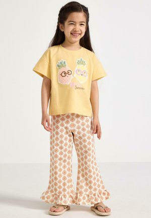Lindex, TROUSERS FLARE FRILL MEDALION - Verryttelyhousut - white