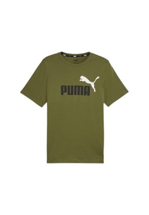 Camiseta de algodón de manga corta en color verde oliva, con un prominente logo negro de "PUMA" y un gráfico de un gato saltando en blanco en la parte frontal.