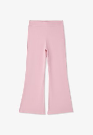 Pantaloni a zampa in tessuto rosa tenue con una texture liscia, caratterizzati da una vita alta e una vestibilità sartoriale. Nessun motivo o dettaglio visibile.
