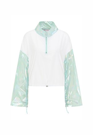 Witte cropped jas met iriserende mintgroene lange mouwen en een ritssluiting kraag, met een ronde trekker en elastische trekkoorden aan de onderkant.