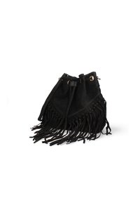Borsa a secchiello in suede nero con dettagli in frange lunghe, chiusura con cordoncino e occhielli dorati, caratterizzata da una superficie texturizzata.