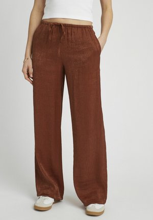 Pantalons marron à jambes larges en tissu texturé, dotés d'une taille élastique avec cordon de serrage et poches latérales.