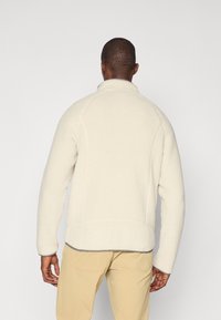Thumbnail Image 3