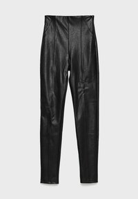 Pantalones de cuero negro con un diseño ajustado, cintura alta y detalles de costura vertical. Textura suave y forma esbelta que se extiende hasta los tobillos.