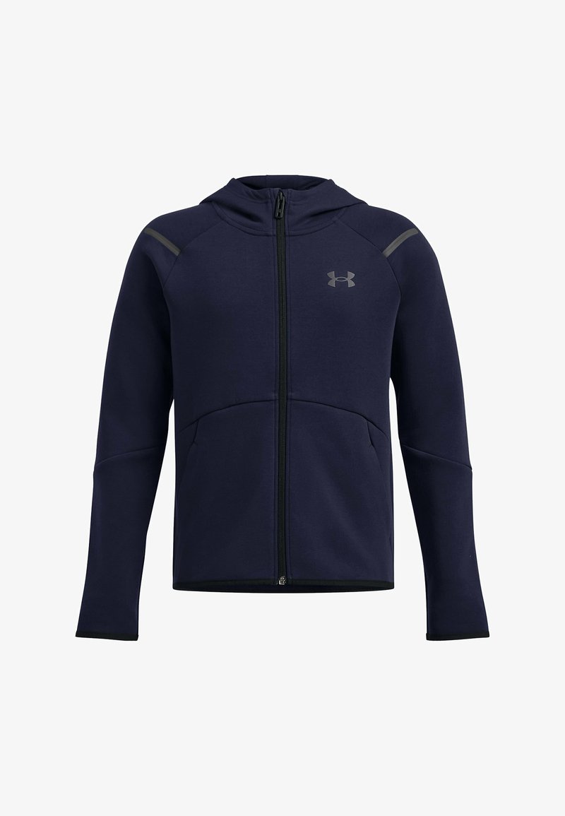 Tumes sinine kootud kapuutsiga jakk täispikkade lukuga, hallide aktsentidega ja rinnal logoga. Omab pikki varrukaid ja kahte esist taskut. Pehme tekstuur.