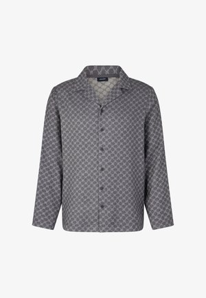 Camisa gris con patrón de botones, manga larga, que presenta un diseño geométrico y un cuello, hecha de tela ligera. Botones al frente.