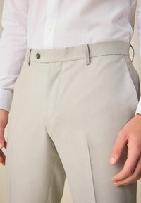 Next Chino hlače - neutral