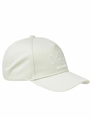 Gorra de béisbol blanca de algodón, con el logotipo bordado "JACK & JONES" en la parte frontal. Visera curvada y correa ajustable en la parte trasera.