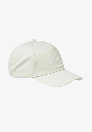 Gorra de béisbol blanca de algodón, con el logotipo bordado "JACK & JONES" en la parte frontal. Visera curvada y correa ajustable en la parte trasera.