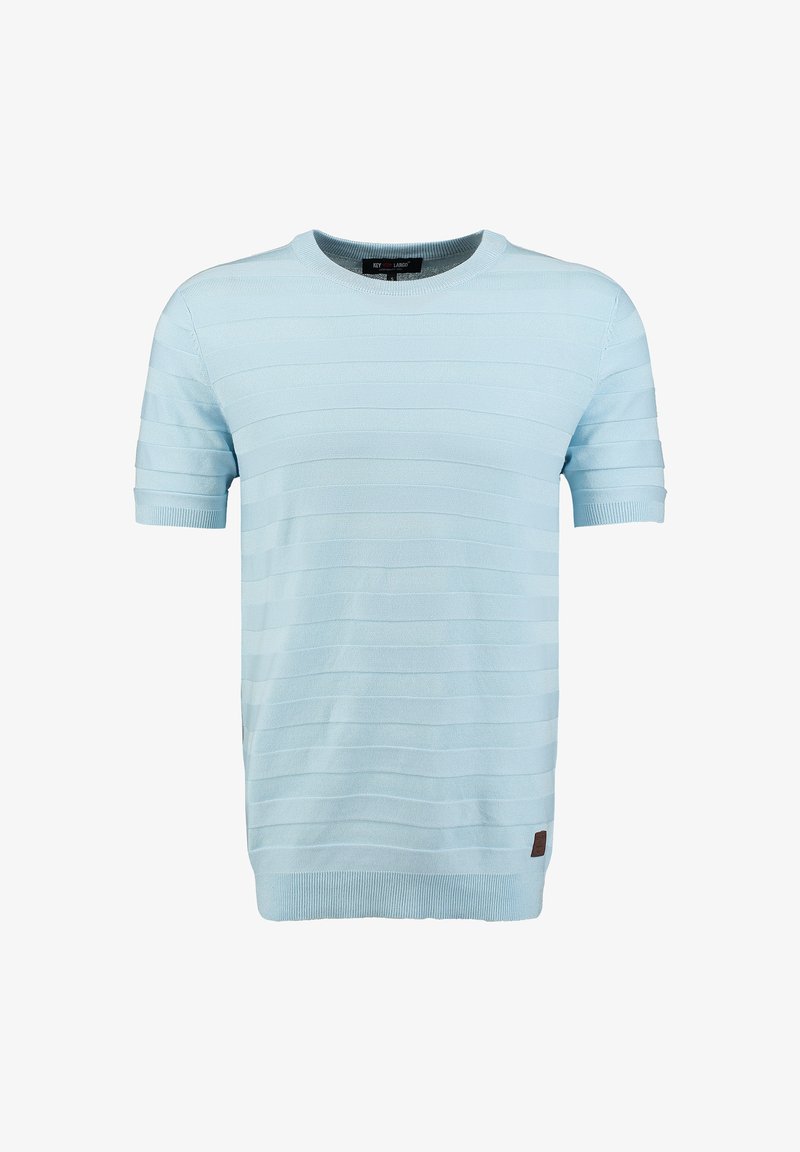 Suéter de punto de manga corta en azul claro con rayas horizontales, cuello redondo acanalado y una pequeña etiqueta de cuero marrón en la parte inferior izquierda.