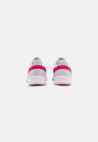 Nike Performance LEGEND ESSENTIAL  - Sapatilha de treino - venice/rush pink/white/blackened blue/mystic hibiscus