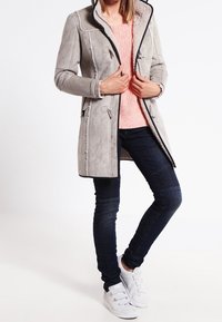 Gipsy by Mauritius Abrigo corto - taupe