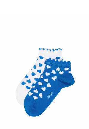 Baumwoll-Socken für den Knöchel in einem Blau-Weißen Farbdesign, mit Herzmustern, gewellten Kanten und Größenangaben 22-30 auf der blauen Socke.