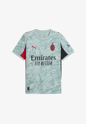 Hellblaues Fußballtrikot mit einem abstrakten Muster, schwarzen und roten Akzenten, schwarzen Ärmeln und einem Frontlogo mit dem Text "Emirates FLY BETTER".